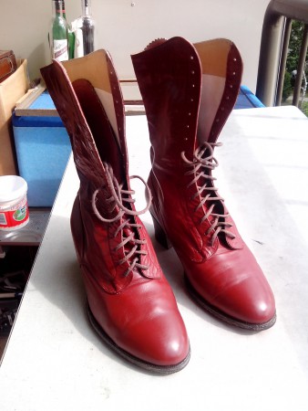 39-es női magas szárú bőrcipő